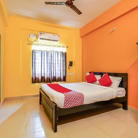 Oyo 70286 Svr Grand Hotel Hyderabad Exterior photo