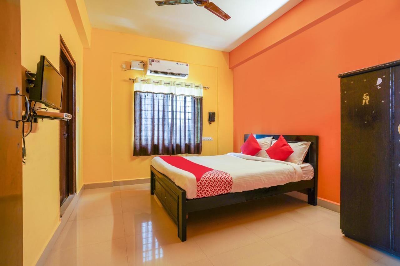 Oyo 70286 Svr Grand Hotel Hyderabad Exterior photo