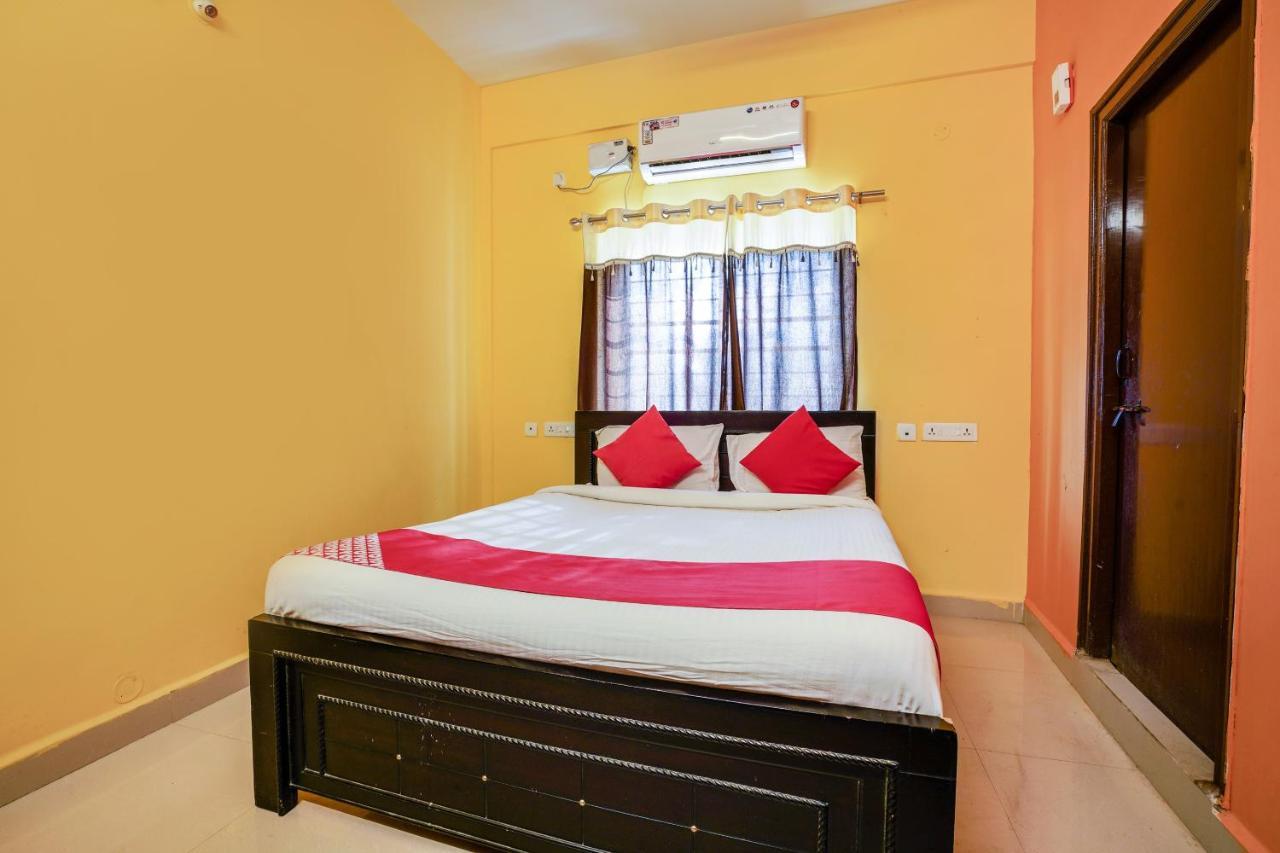Oyo 70286 Svr Grand Hotel Hyderabad Exterior photo