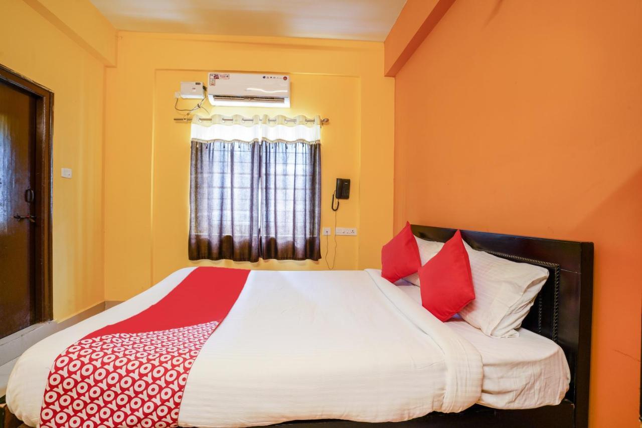 Oyo 70286 Svr Grand Hotel Hyderabad Exterior photo