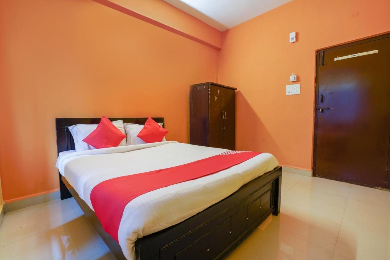 Oyo 70286 Svr Grand Hotel Hyderabad Exterior photo