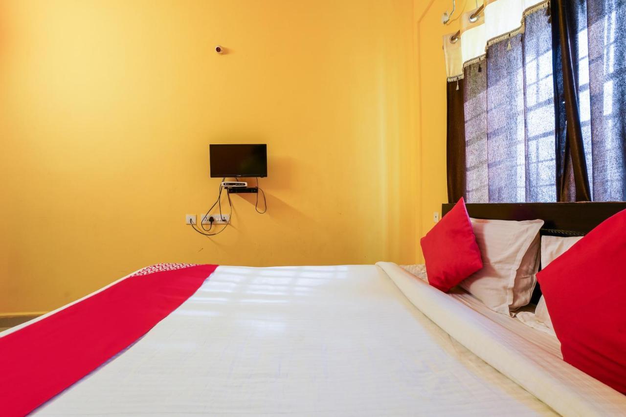 Oyo 70286 Svr Grand Hotel Hyderabad Exterior photo