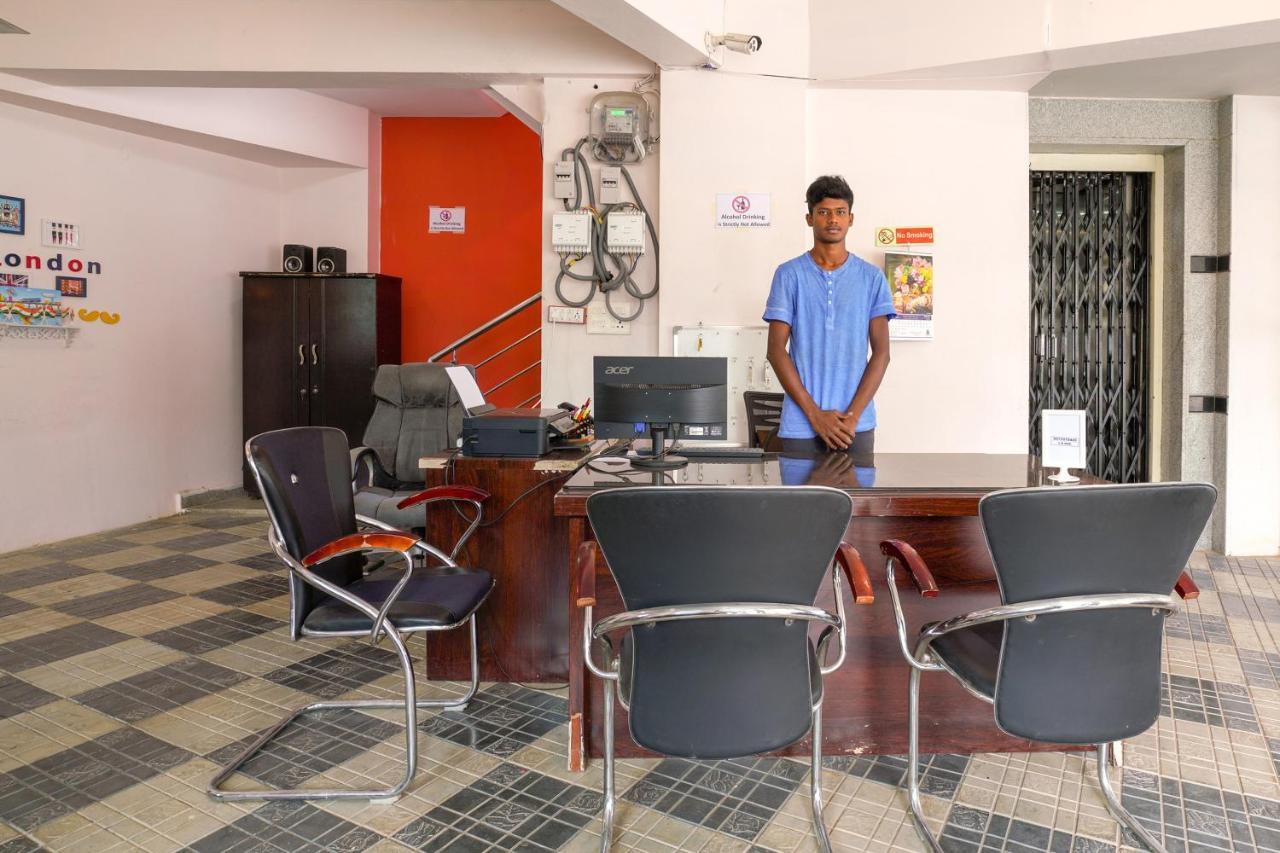 Oyo 70286 Svr Grand Hotel Hyderabad Exterior photo