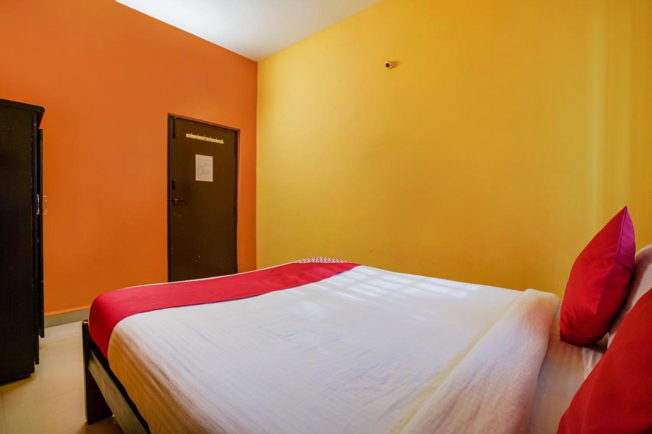 Oyo 70286 Svr Grand Hotel Hyderabad Exterior photo